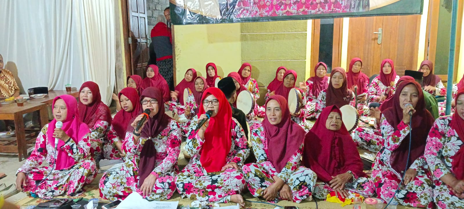 Hadroh Guyup Rukun Meriahkan Walimatul Khitan